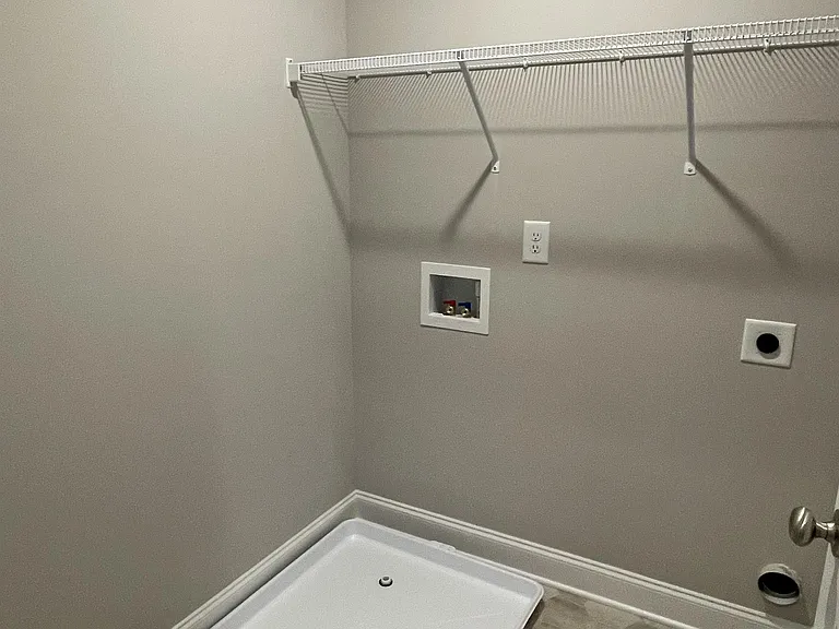 338 Broadberry Ave — Photo 12