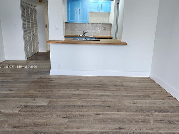 3rd image of 520 Brickell Key Dr APT A1517