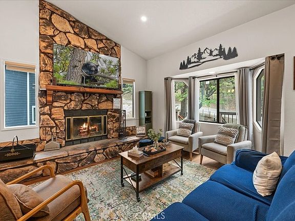 2nd image of 820 Villa Grove Ave