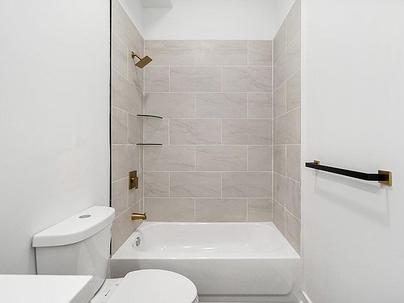 5th image of 5049 Baltimore Ave #1R