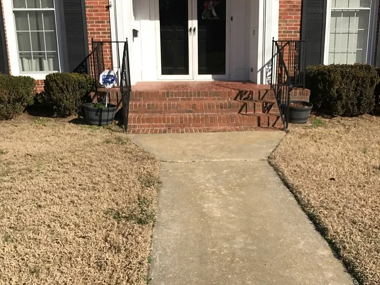 107 Pinewood Dr — Photo 2