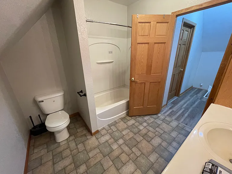 127 E Main St — Photo 8