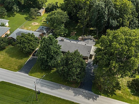 3rd image of 815 Ridgecrest Way
