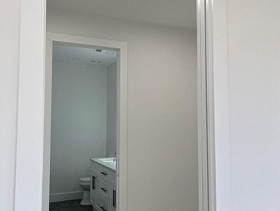 3rd image of 204 NW 35th Pl