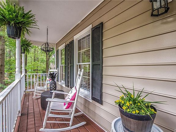 3rd image of 10511 Glen Oaks Dr