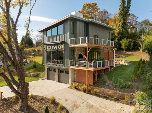 249 Fairway Dr, Asheville, NC 28805