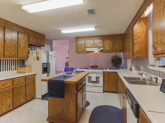 2nd image of 5958 Meadow Land Ct