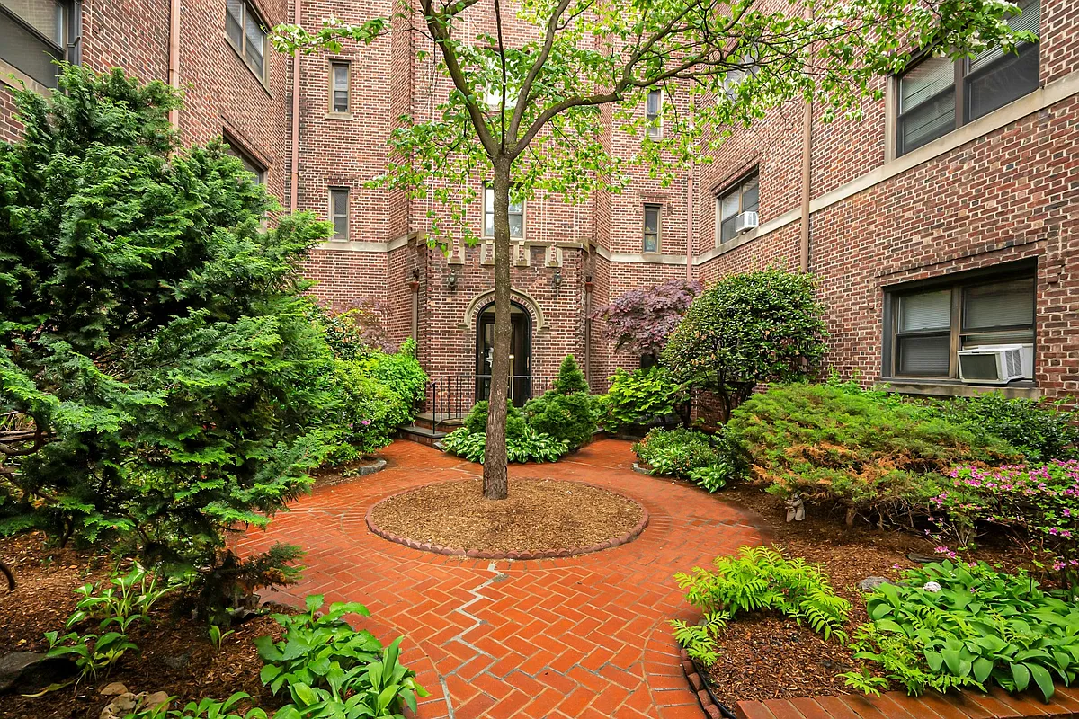 Building Photo - 240 Halstead Ave #A3