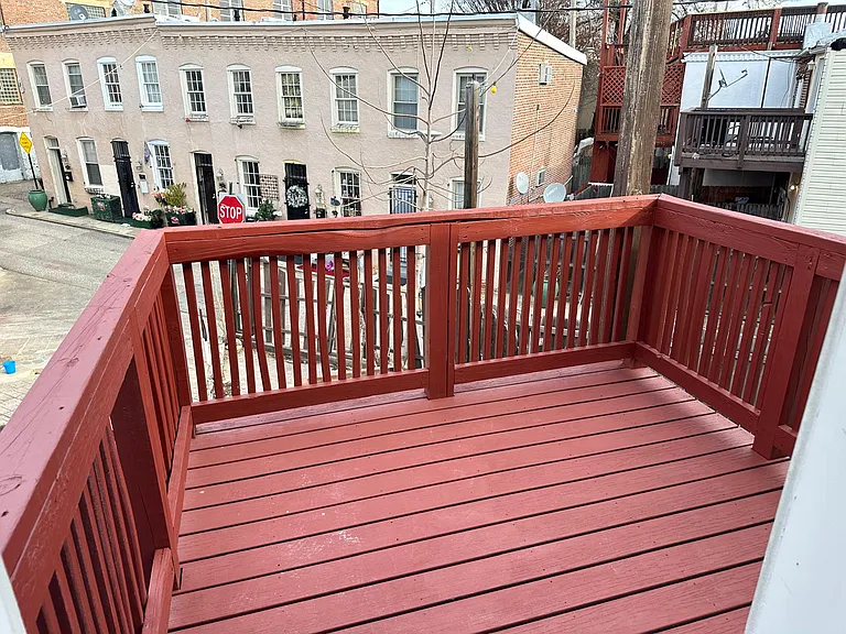 1204 W Cross St — Photo 15