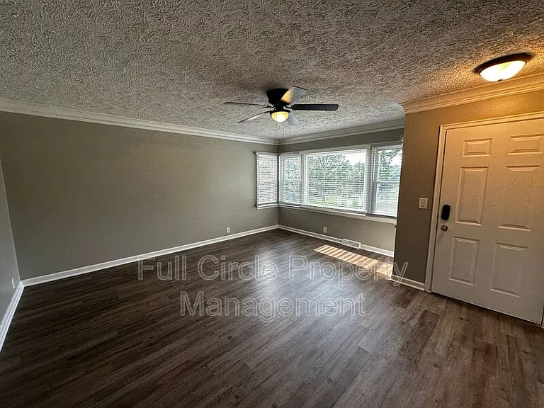 6455 Pacific St — Photo 3