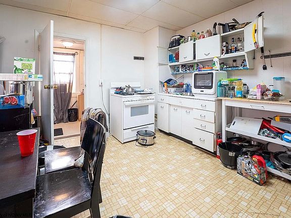 4th image of 746 Willey St #B