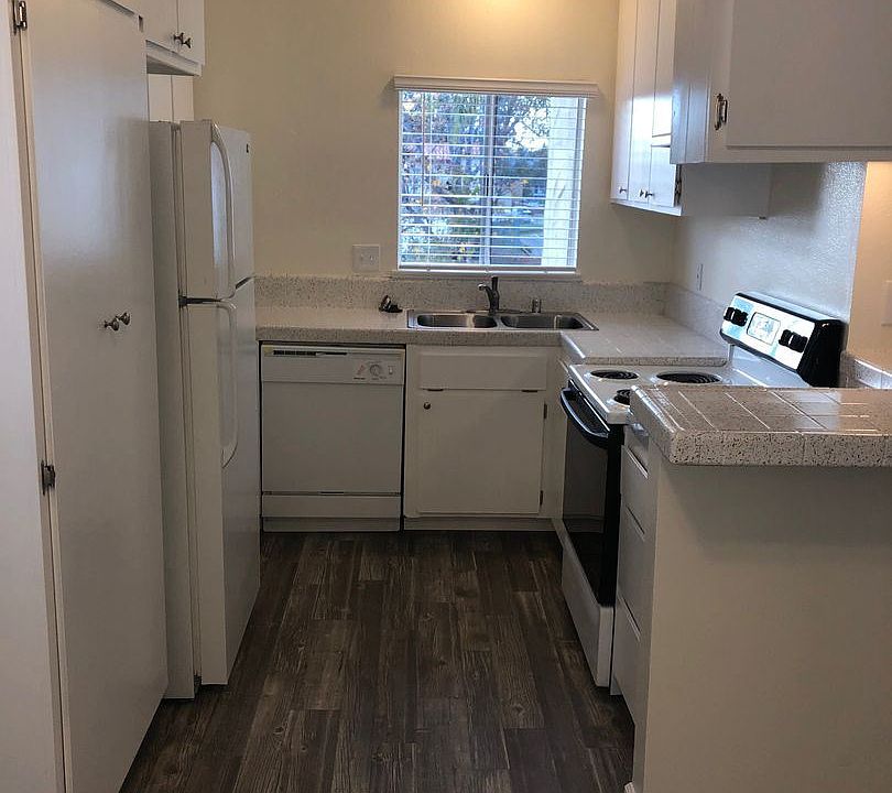 1st image of 390 S Mollison Ave APT 3
