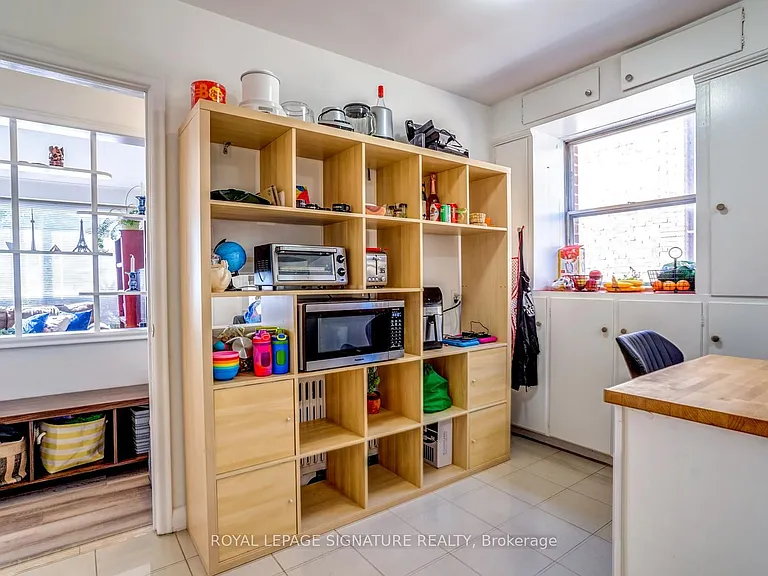138 Woburn Ave — Photo 7