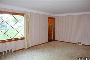 3rd image of 5097 Whitethorn Ave