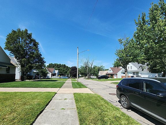 4th image of 18200 Dalewood Ave