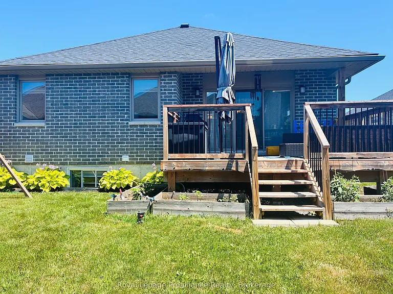 48 Mercedes Dr — Photo 42