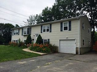 2 Lawnwood Rd, Coventry, RI 02816