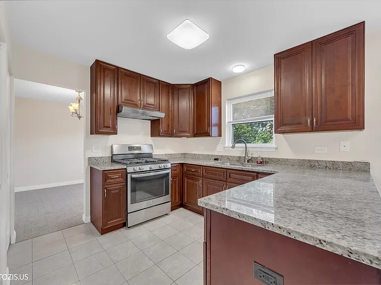 1906 Armwood Ln — Photo 8