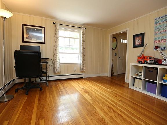 4th image of 226 Bullard St