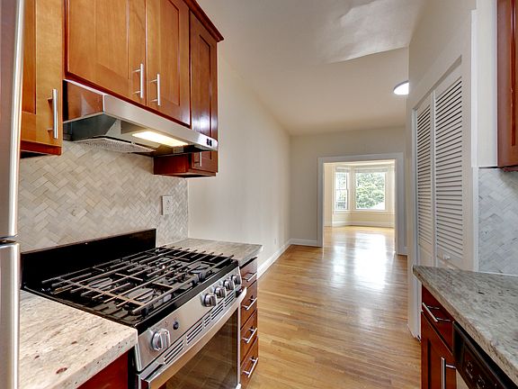 4th image of 470 14th St #6