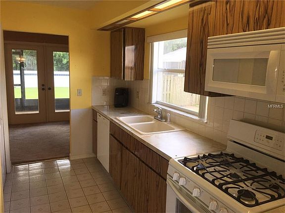 5th image of 1720 Glen Lakes Blvd N