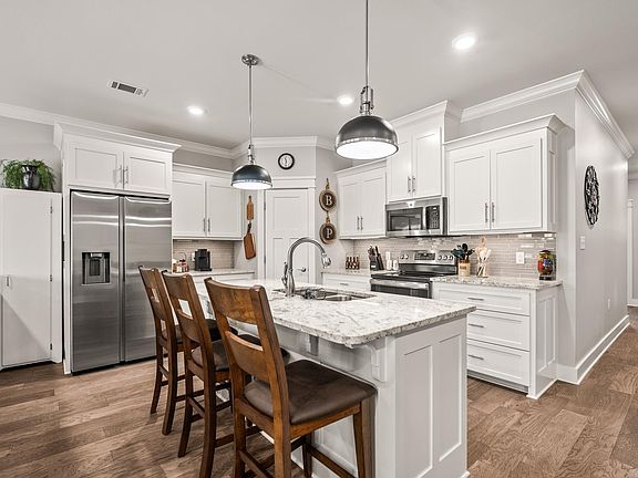 3rd image of 122 Lydia Dr