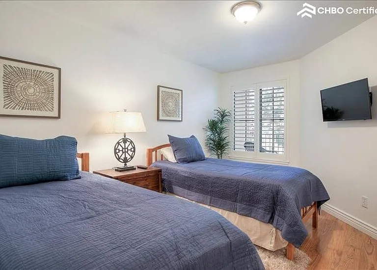2nd Bedroom with very comfortable twin beds a