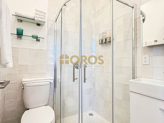 5th image of 322 E 11th St APT 16