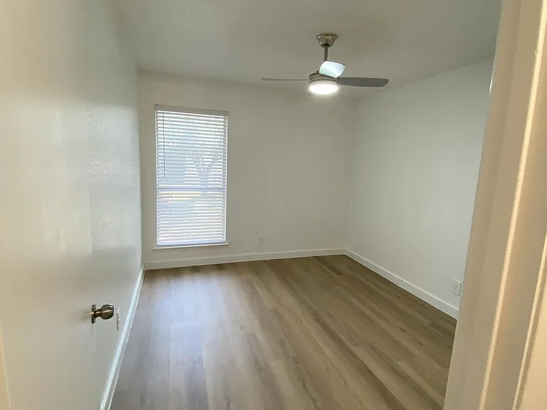 St. Edwards Place Apartments — Photo 6