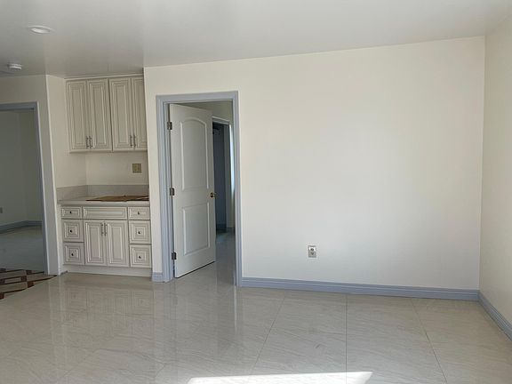 2nd image of 2550 Kelburn Ave Unit 2 & 3
