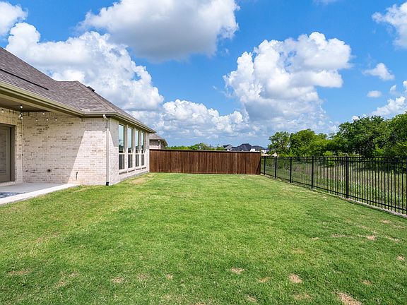 3rd image of 3416 Crescent Ln