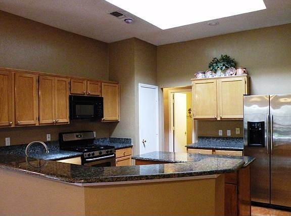 3rd image of 645 Woodacre Dr