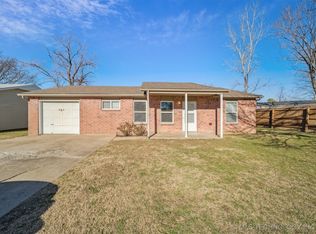 808 W 6th St, Skiatook, OK 74070
