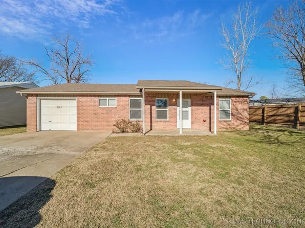 808 W 6th St, Skiatook, OK 74070
