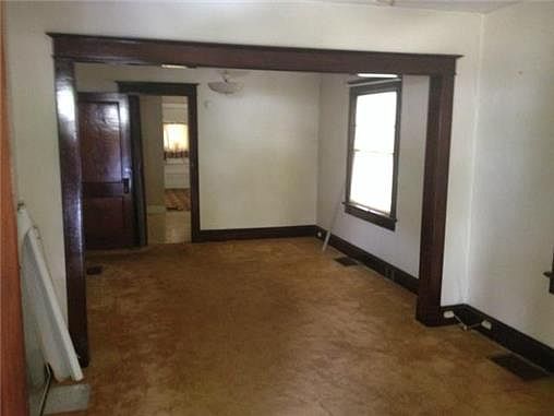 2nd image of 135 Bellaire Ave