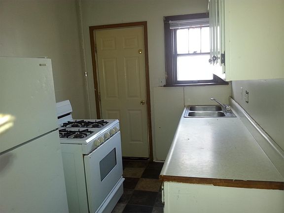 4th image of 118 Platner St APT B