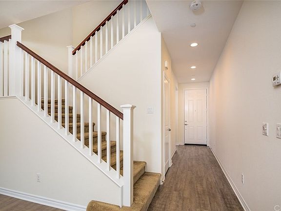 4th image of 952 Waverly Pl