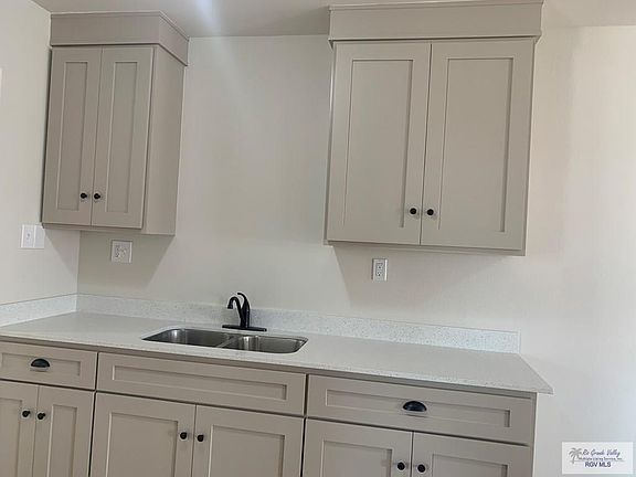 5th image of 1026 E Washington Ave