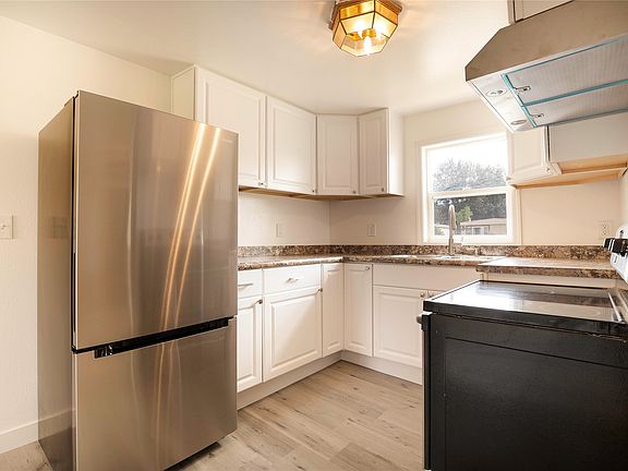 5th image of 1509 7th Ave NW