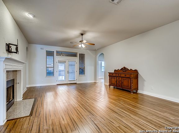 4th image of 1202 Hidden Cave Dr