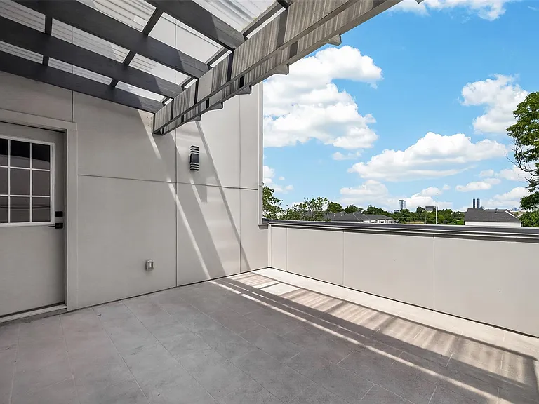 2711 Dennis St — Photo 37