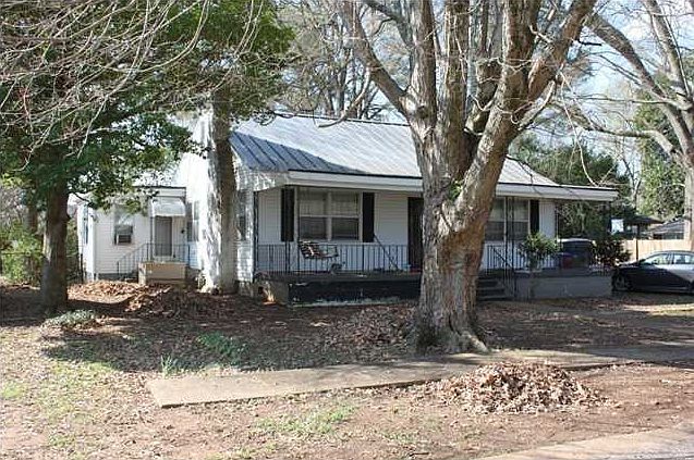 2nd image of 1100 1st St