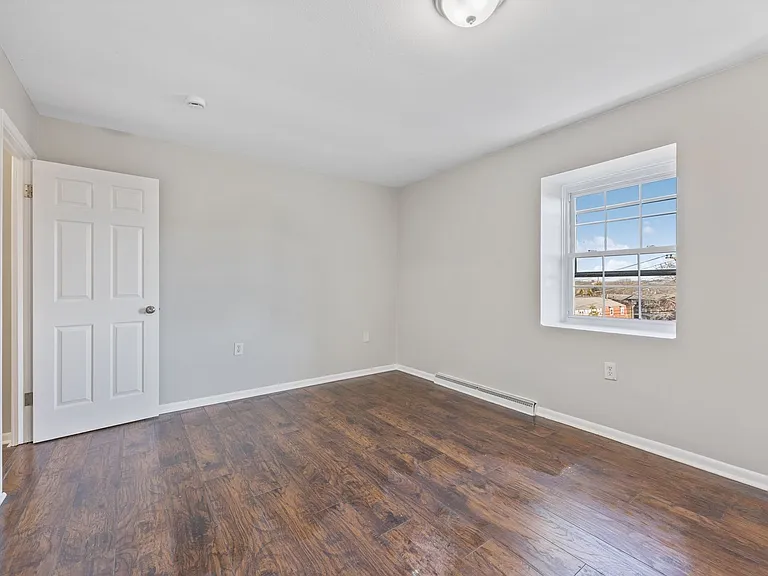 64 Savin Park — Photo 4