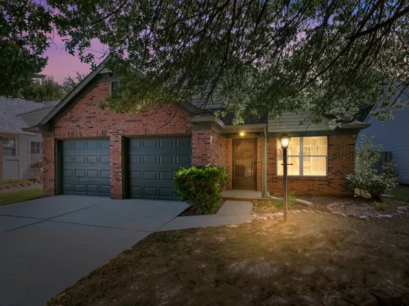 9716 Spruce Ln, Fishers, IN 46038