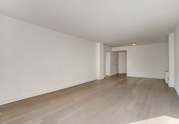 4th image of 120 E 34th St APT 15D