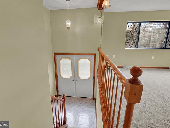 3rd image of 115 Hillstream Rd