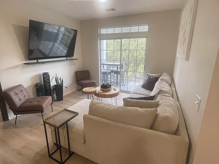3176 Feltrim Pl #302 — Photo 2