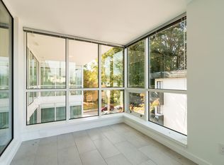 2975 Oak St #205, Vancouver, BC V6H 2K7