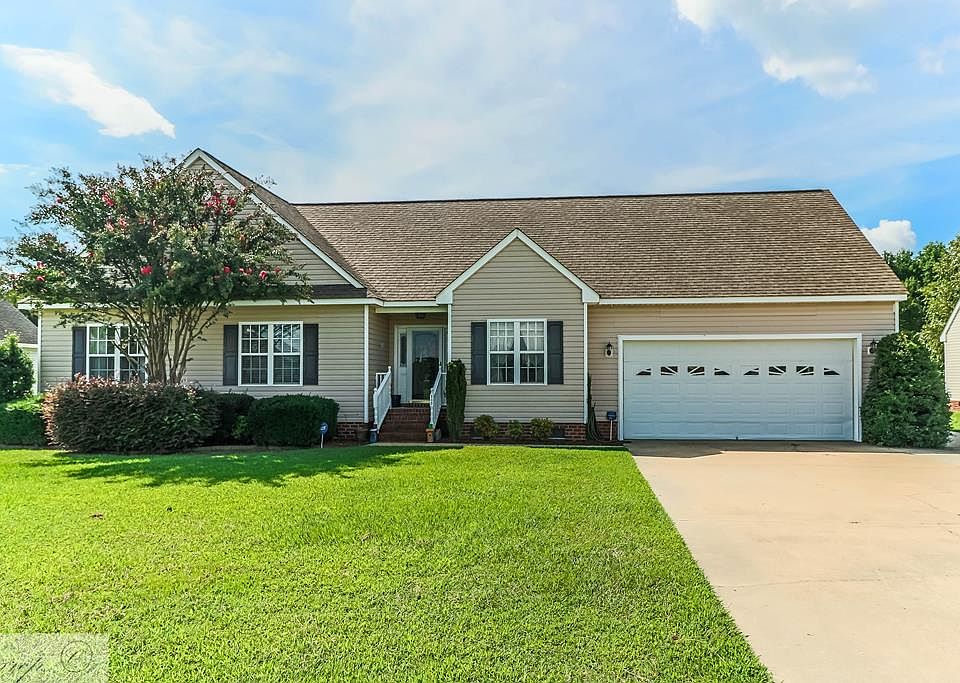 1st image of 215 Wesley Dr