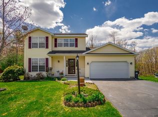 937 Ridgeview Cir, Castleton On Hudson, NY 12033